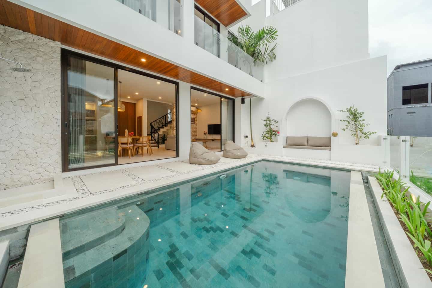 MODERN TROPICAL DESIGN 3 BEDROOM VILLA FOR SALE LEASEHOLD IN CANGGU BE-1930 